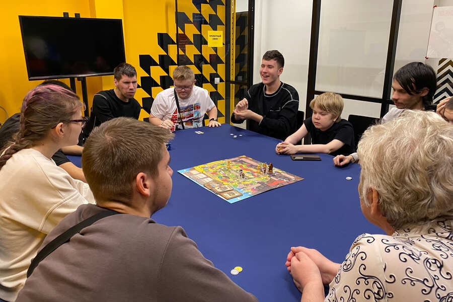 Четверг провели за настолками