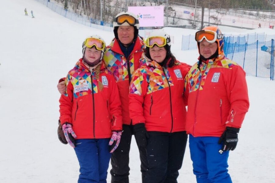 Дистанцию проходят наши любимые инструкторы