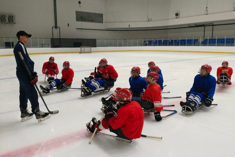 Тренировка следж-хоккея: дух команды и первые победы на льду!
