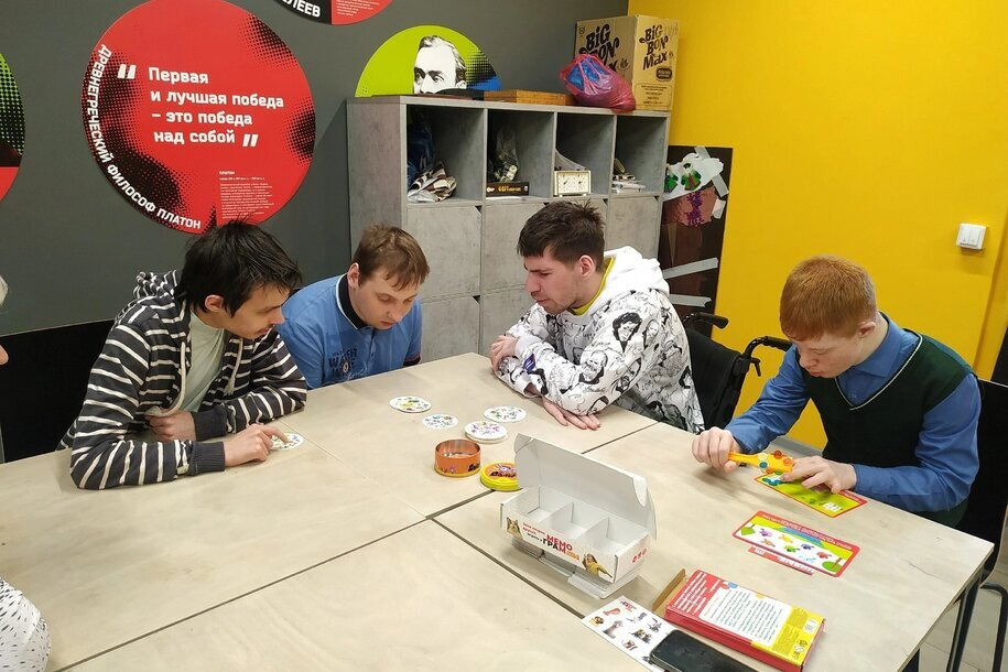 Откройте для себя &laquo;Доббль&raquo;: игра, где ваша реакция должна быть быстрее, чем молния!