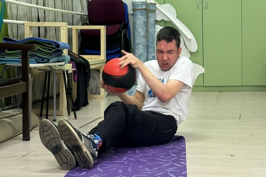 А мы продолжаем тренировочные занятия в зале