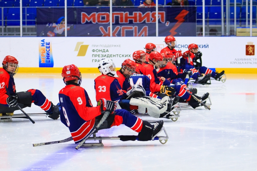 Сегодня особенный день – день рождения Красной молнии!