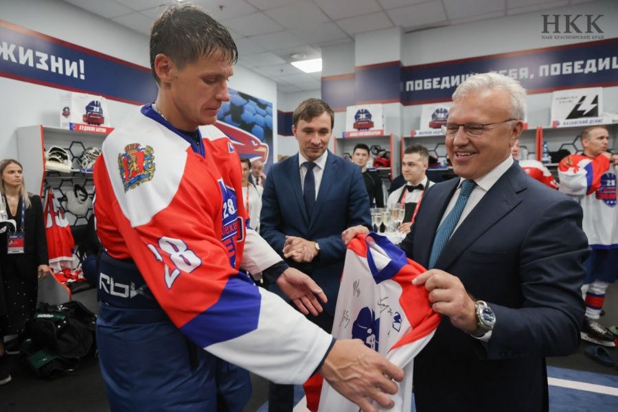 Большой хоккейный вечер в Красноярске завершился