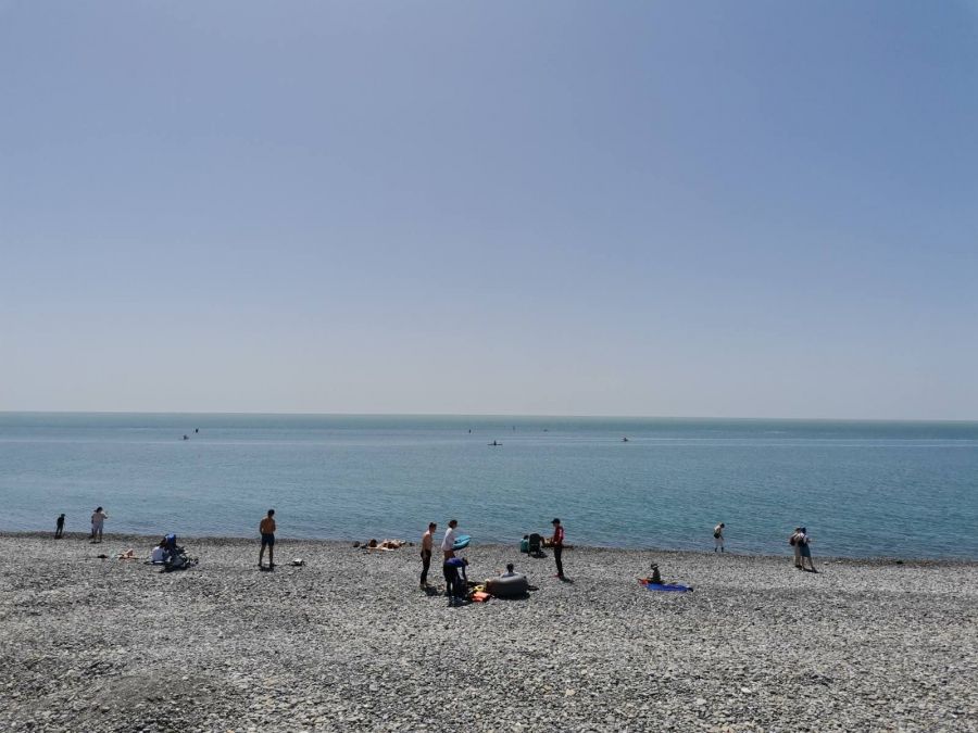 А вот и море