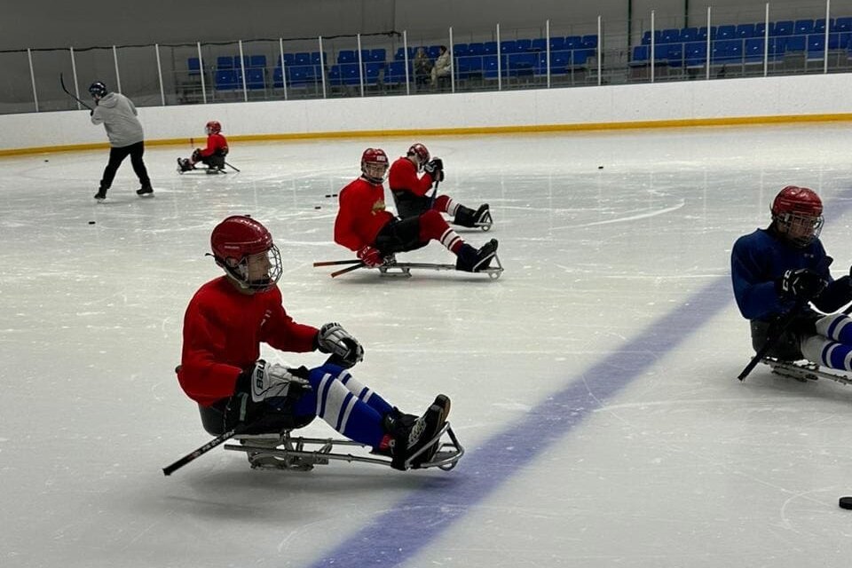 А на льду полным ходом тренировочный процесс