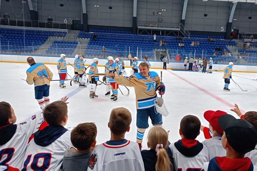 Немного ярких фотографий суперматча наших друзей, ветеранов спорта!