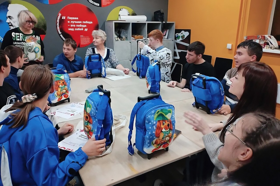 Встретились за новогодними настольными играми!