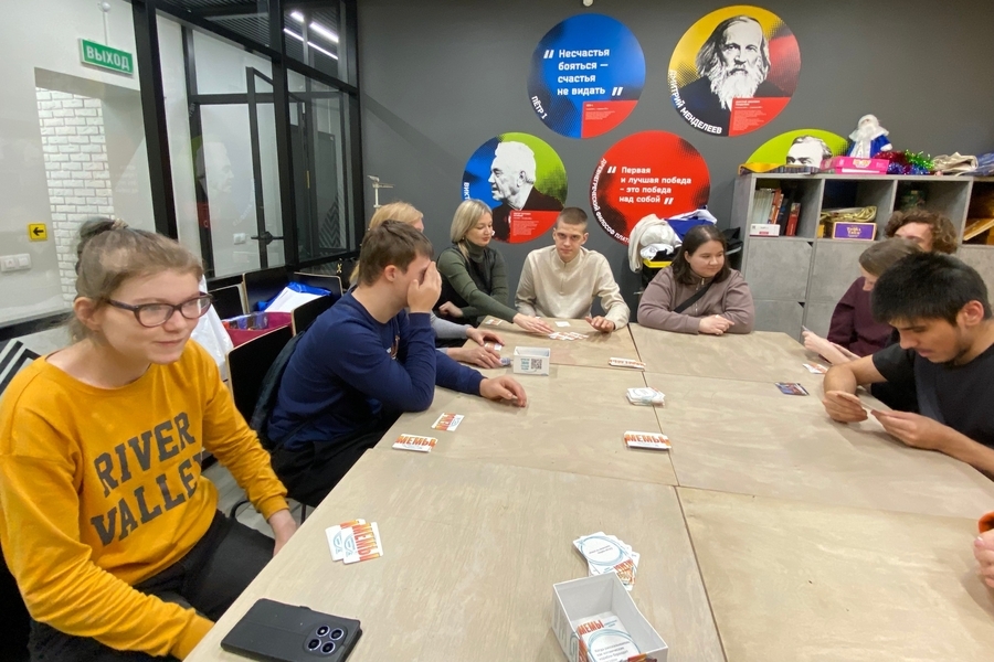 Каникулы проводим за настольными и кибер играми