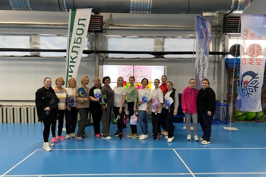 Круто провели День матери на спортивной площадке