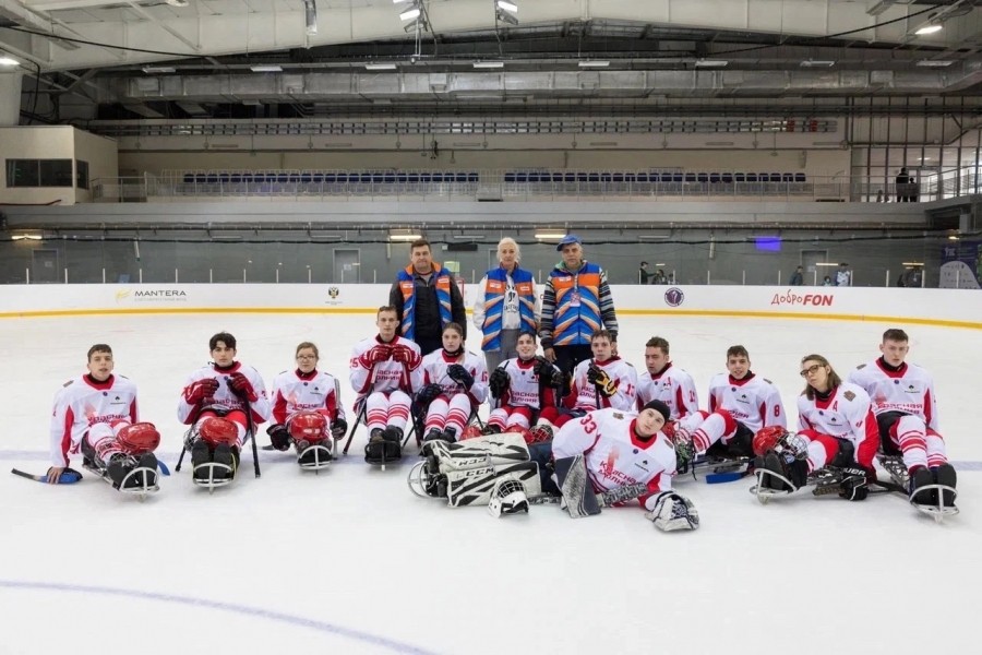 Нашли немного фото с нашими в альбомах Фестиваля