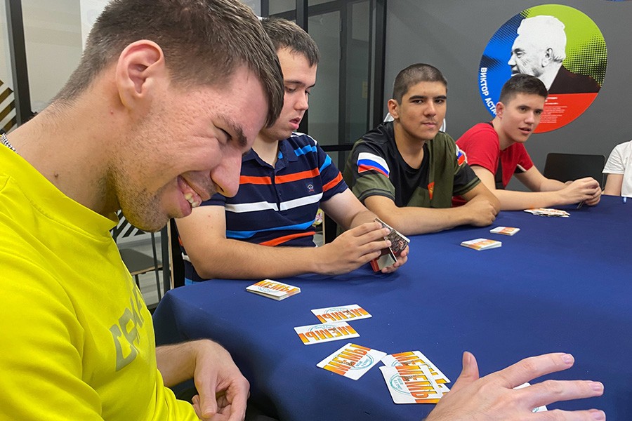 Сегодня не только поиграли в «Мемы и Картинки»