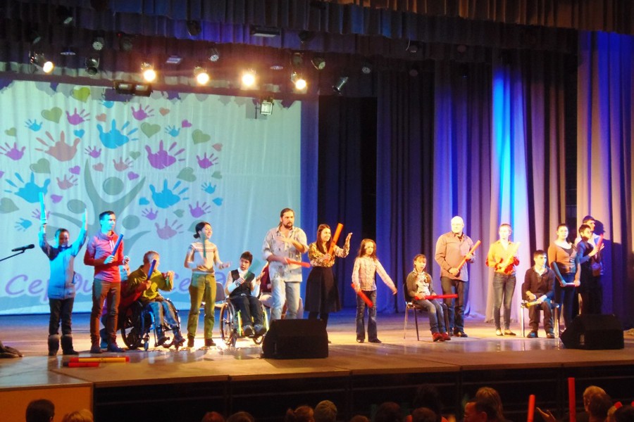 Блестящее выступление театральной студии на мероприятии «От сердца к сердцу»