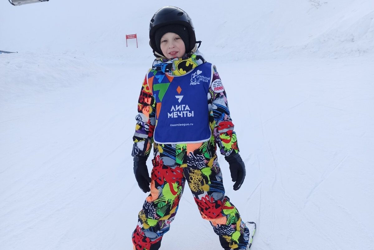 Ацапкин Василий. Всё увереннее с каждым разом спускается с горы