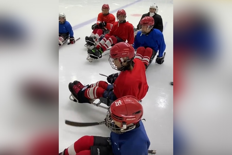 Детская следж-хоккейная команда «Красная Молния» начинает хоккейный сезон 2025-2026